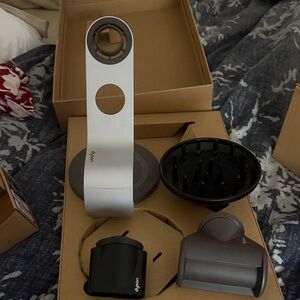 Dyson Silver and Black VR Accessory Stand and Accessories